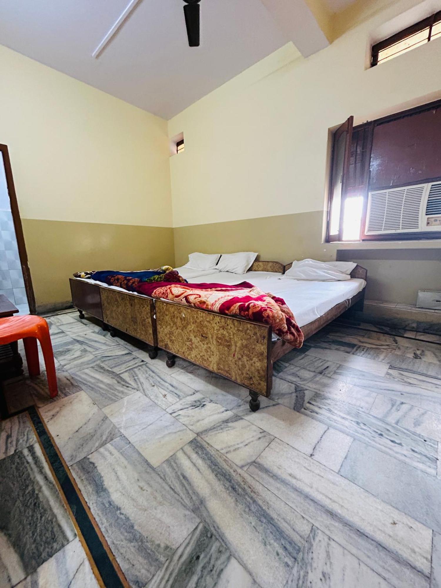 Satsang Lodge Varanasi Exterior foto